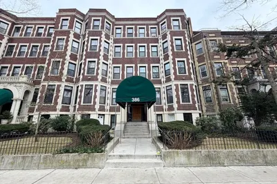 386 Riverway #4