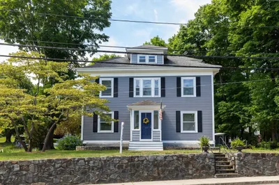 157 Sandwich St 1
