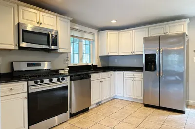 1142 Commercial St #1
