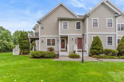 323 Regency Ln #323