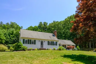322 Pleasant St 1