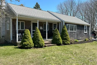 61 Pond View Ave