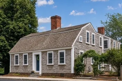 218 Sandwich St 1