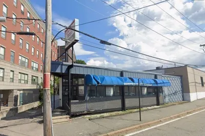 198 Parkingway St 1