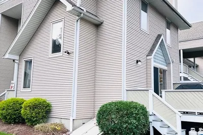 72 Holly St #2 1