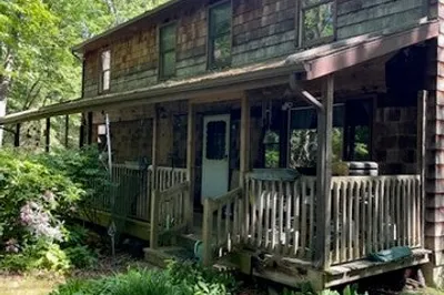 200 Donahue Road 1