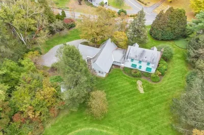 30 Green River Road 1