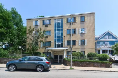 46 Adams St #B4