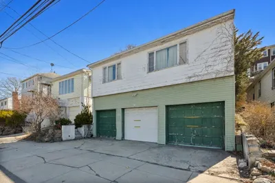 92+96 Waldemar Ave 1