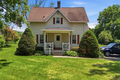 33-37 Cottage St 1