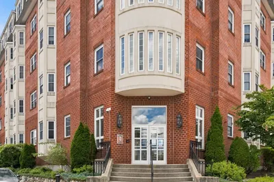 120 Wyllis Avenue #104 1