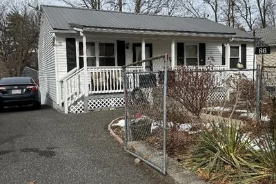 86 Lorenzo St 1