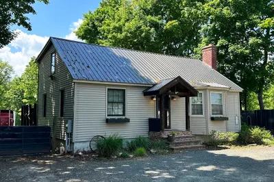 1810 Main St 1