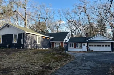 122 Lowell St 1