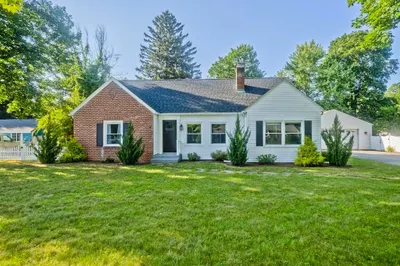 17 Hunting Ln 1