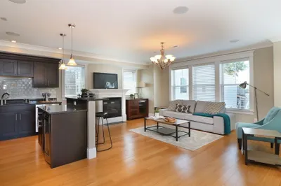 276 Bowen St #3