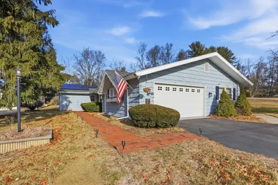 14 Buttonwood Dr 1