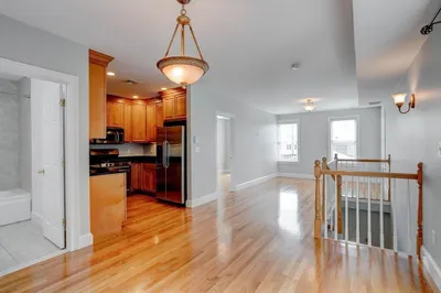 168 W Ninth St #3