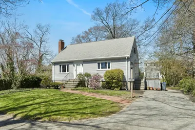 2 Eastwood Ct