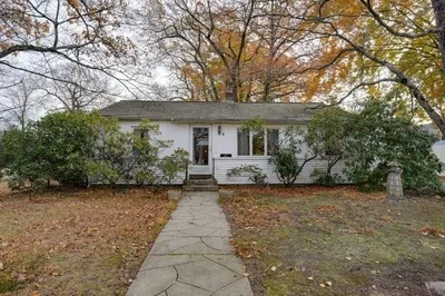 42 Lantern Ln