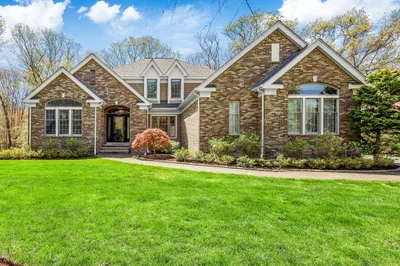 100 Robincrest Ct 1