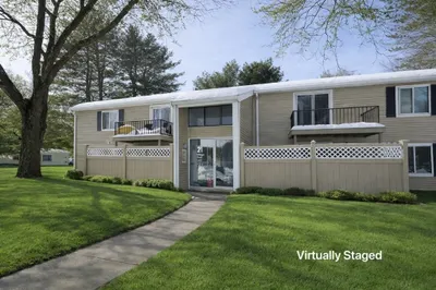 21 Village Rock Ln #4 1