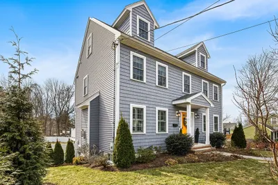 122 Lowell St 1