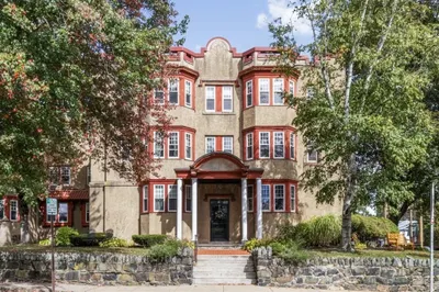 569 Franklin St #3