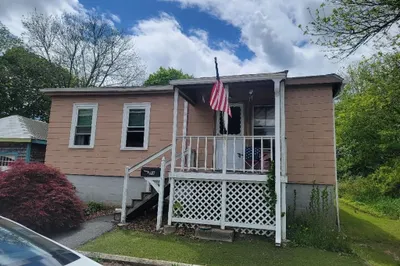 73 Gifford Ave