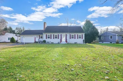 34 Decorie Dr