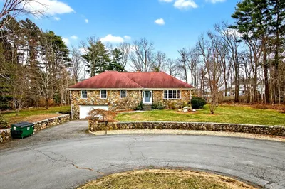 32 Madison Ct 1