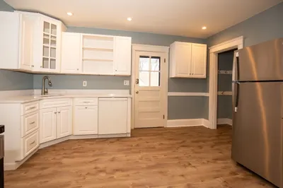 1121 Commercial Street #3