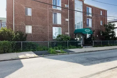 124 Addison St #16