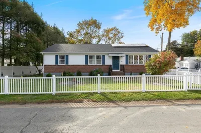1 Gaywood Circle 1