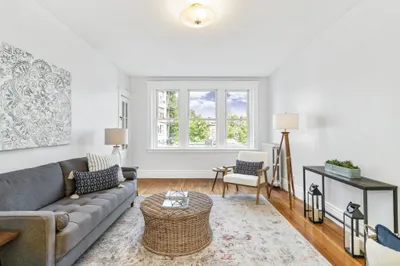 8 Kinross Rd #4 1
