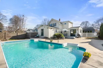 127 Oak St 1