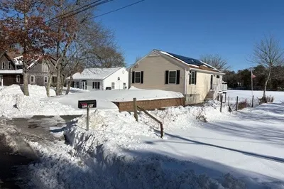 91 Agawam Lake Shore Drive 1