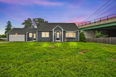 1070 Riverside Drive 1