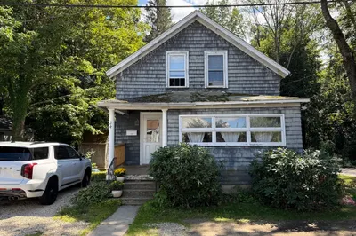 24 Union St 1