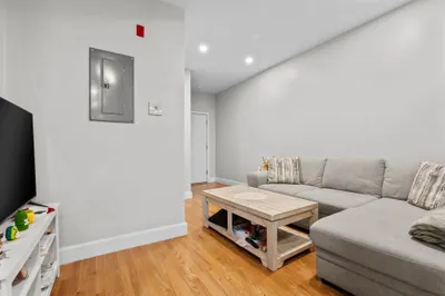 754 Huntington Ave #4 1