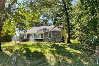 38 Valley Dr