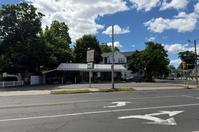 477 Page Blvd 1