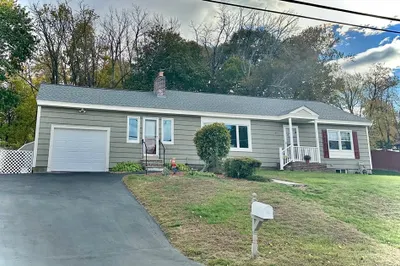 11 View St