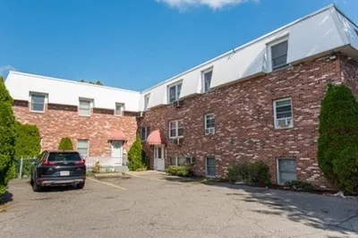 33-a Jackson St #302 1