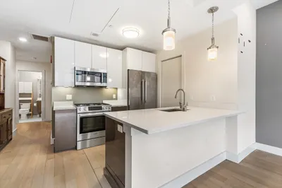 121 Portland St #404