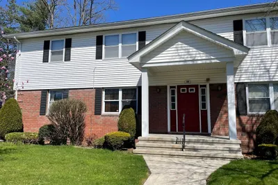 30 Colonial Cir #B