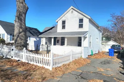 23 Middle St