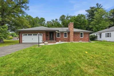 87 Laurel Rd