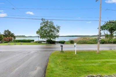 84-85 Little Neck Rd
