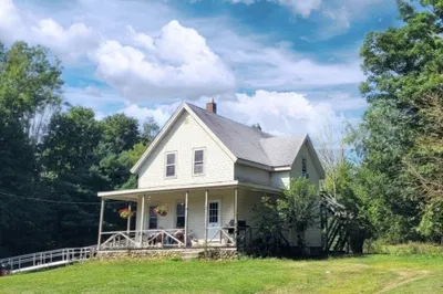 370 Elm St 1